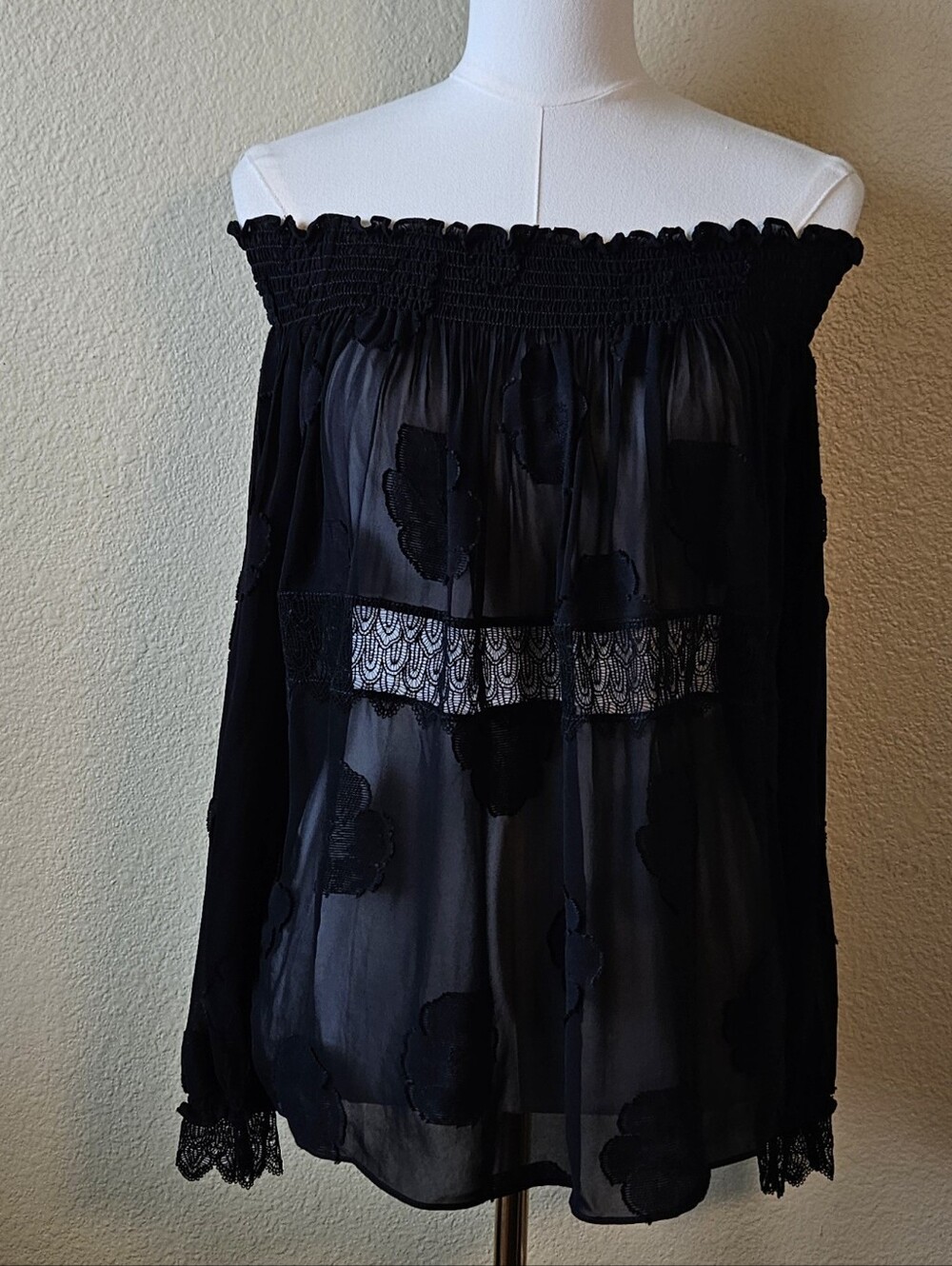 YIGAL AZROUEL SHEER BLACK LACE OFF THE SHOULDER BLOUSE MADE IN NYC SIZE 6